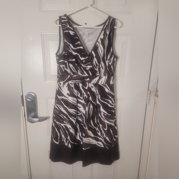 Banana Republic Dresses & Skirts - Banana Republic Sleeveless 100%‎ Silk Dress Size 14